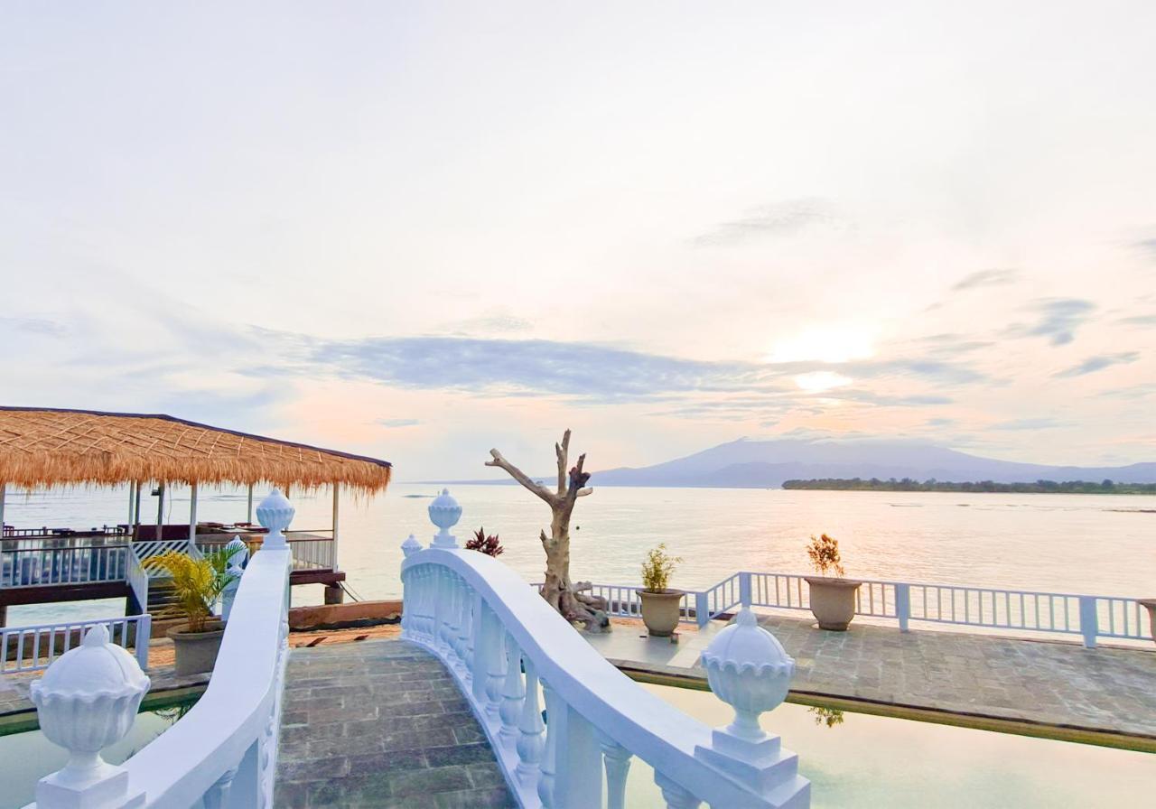 Gili Beachfront Suites Gili Trawangan Extérieur photo